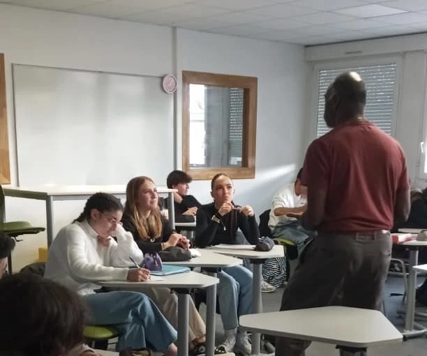 Conduite d'un atelier d'écriture par Eddy L Harris auprès des éléves d'1G1 du Lycee-baumont de St-Dié-des-Vosges