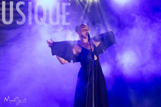 lisette lomb&eacute; - photo sc&egrave;ne