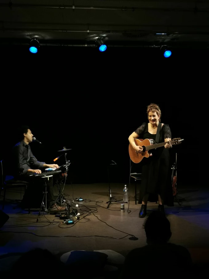 Spectacle "Cahnsons d'amour pour ton b&eacute;b&eacute;" par Julie Bonnie et Stan Grimbert &agrave; la m&eacute;diath&egrave;que de Sarreguemines