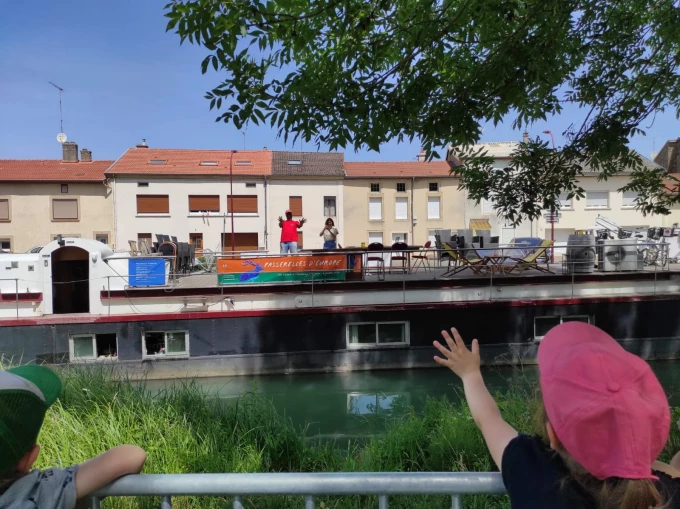 Arriv&eacute;e de la p&eacute;niche &agrave; Stenay, Meuse