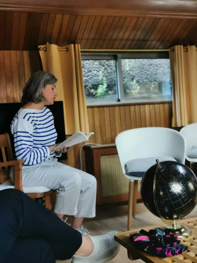 Lecture de Mariette Navarro dans la p&eacute;niche &agrave; Namur