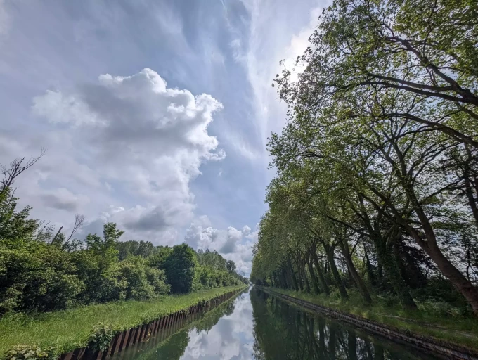 Canal sous le soleil