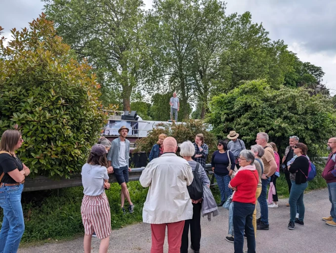 Départ de la promenade littéraire avec Paola Pigani, Tours/Marne