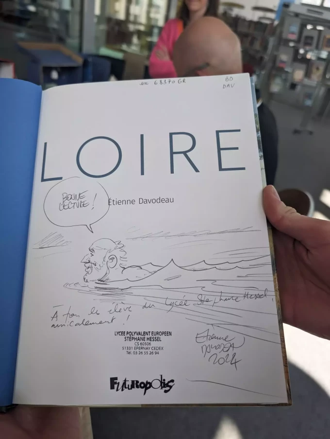 D&eacute;dicace de "Loire" pour le lyc&eacute;e St&eacute;phane Hessel